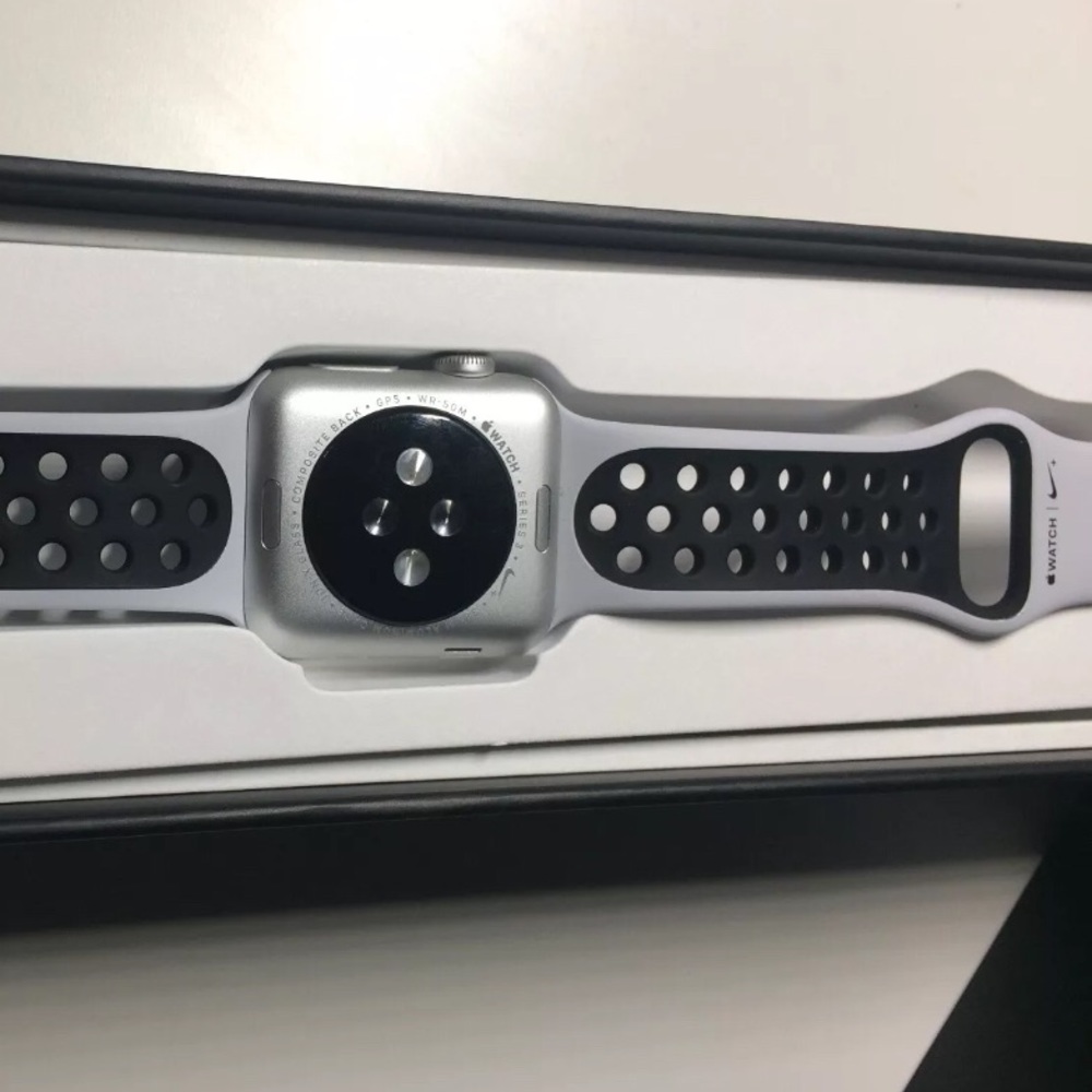 Apple Watch Series 3 Silver Aluminum 38mm GPS - Picture 7 of 8